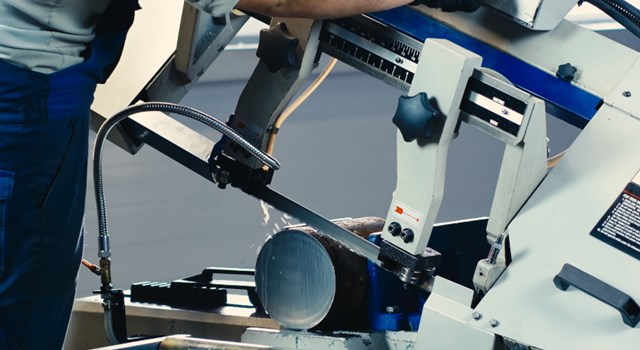 Metal Kesiminde Daire Testere mi Şerit Testere mi? Doğru Makineyi Belirleme Rehberi