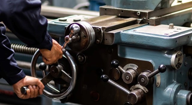 Mini Torna Makinesi Seçim Rehberi: Hobi ve Küçük Atölyeler İçin 7 Önemli Kriter